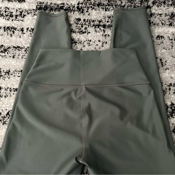 Alo Yoga 7/8 High-Waist Airlift Green Leggings Women's Size Medium - Picture 5 of 7